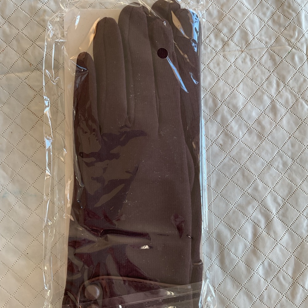 Elegant Black women’s Gloves size are small/medium